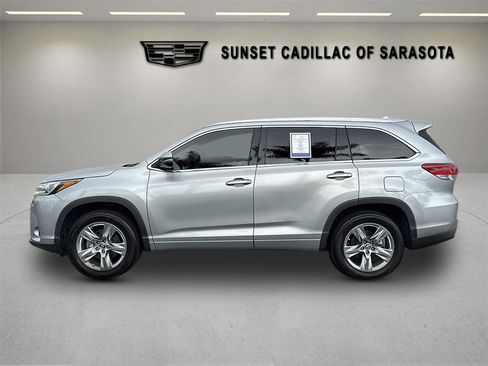 Used 2019 Toyota Highlander Limited FWD image 7