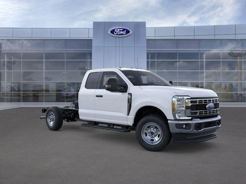 New 2026 Ford F350 XL w/ XL Chrome Package image 7