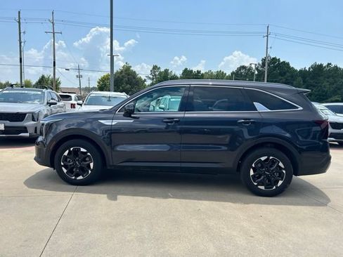 Used 2025 Kia Sorento S w/ Panoramic Sunroof Package FWD image 5