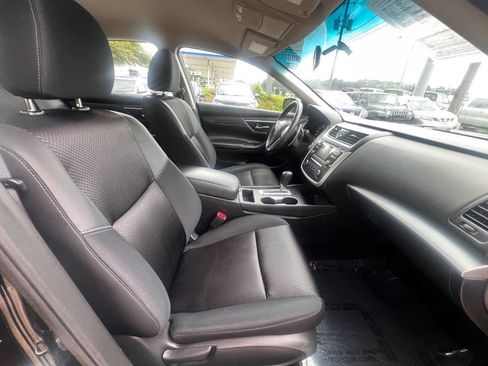 Used 2017 Nissan Altima 3.5 SR FWD image 13