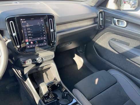 Certified 2023 Volvo XC40 Recharge Ultimate image 30