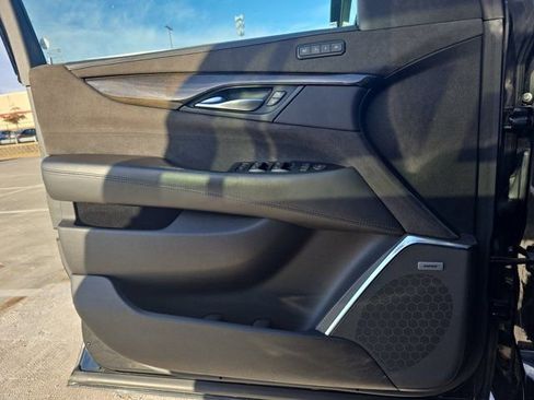 Used 2018 Cadillac Escalade Platinum image 26