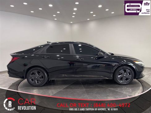 Used 2022 Hyundai Elantra SEL w/ Convenience Package FWD image 8
