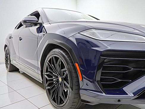 Used 2025 Lamborghini Urus SE AWD/4WD image 25