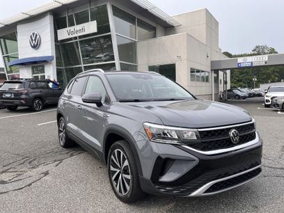 Certified 2023 Volkswagen Taos SE w/ Panoramic Sunroof Package