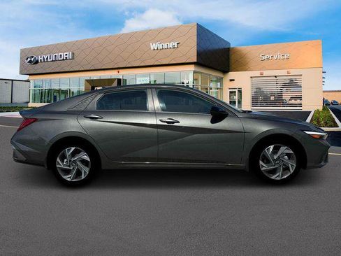 New 2025 Hyundai Elantra SEL FWD image 9