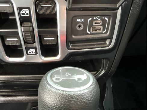 Used 2019 Jeep Wrangler Unlimited Sahara AWD/4WD image 36