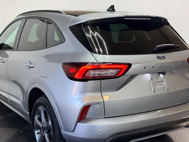 Used 2023 Ford Escape ST-Line w/ Tech Pack #1 AWD/4WD image 8