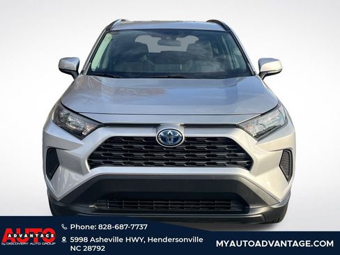 Used 2020 Toyota RAV4 LE image 4