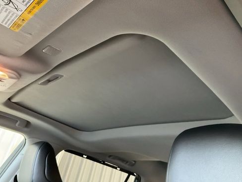 Used 2022 Toyota Highlander XLE image 7