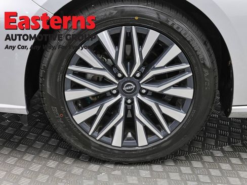 Used 2024 Nissan Altima 2.5 SV FWD image 32
