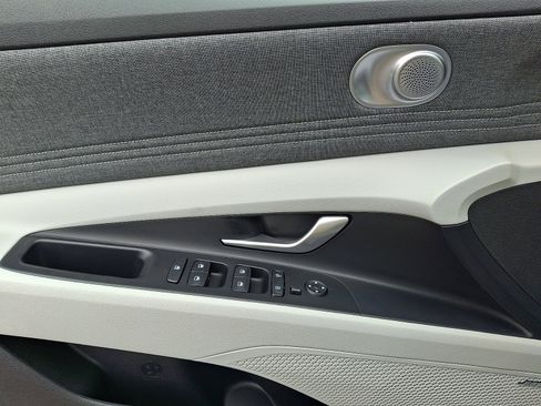 Certified 2022 Hyundai Elantra Limited w/ Cargo Package image 12