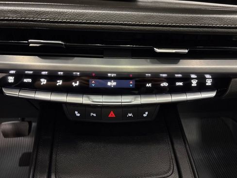 Used 2024 Cadillac XT4 Premium Luxury w/ Technology Package AWD/4WD image 21