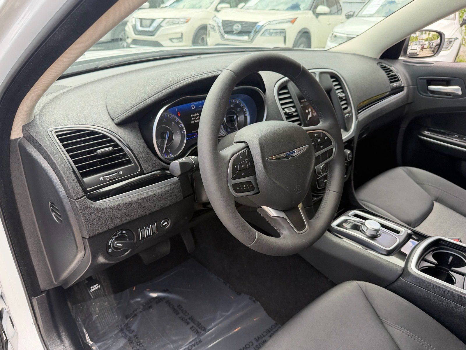 Used 2023 Chrysler 300 Touring RWD image 10