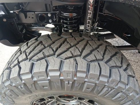 New 2025 Jeep Gladiator Sport image 18