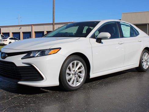 Used 2023 Toyota Camry LE FWD image 11