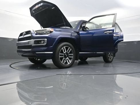 Used 2018 Toyota 4Runner Limited AWD/4WD image 41