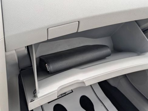 Used 2013 Toyota Corolla LE FWD image 20