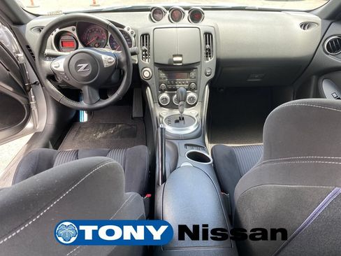 Used 2017 Nissan 370Z Coupe RWD image 30