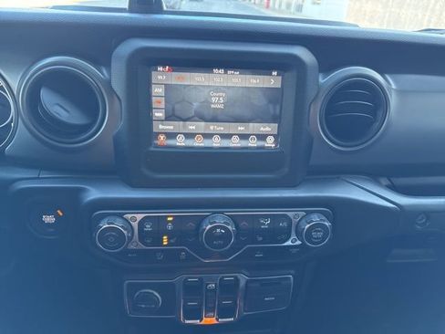 Used 2021 Jeep Gladiator Sport image 14