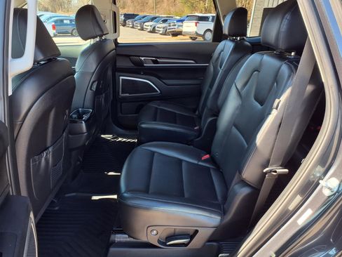Used 2023 Kia Telluride S image 11