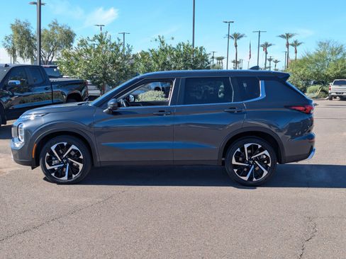 Used 2024 Mitsubishi Outlander SE image 3