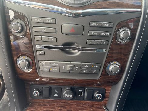 Used 2018 Nissan Armada Platinum w/ Interior Lighting Package RWD image 20