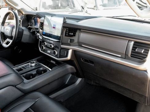 Used 2024 Ford Expedition Max XLT image 24