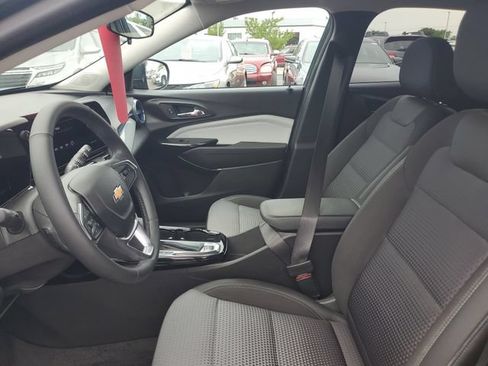 Used 2025 Chevrolet Trax LT w/ Driver Confidence Package FWD image 11