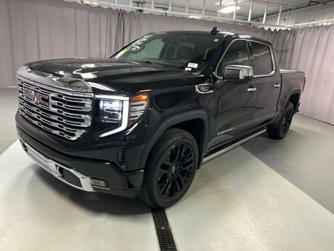 Used 2023 GMC Sierra 1500 Denali w/ Denali Reserve Package AWD/4WD image 3