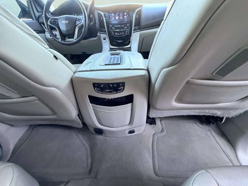 Used 2016 Cadillac Escalade Luxury AWD/4WD image 35
