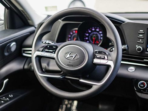Used 2022 Hyundai Elantra SEL FWD image 15