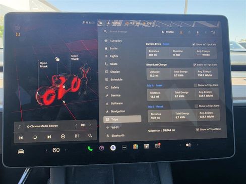Used 2024 Tesla Model Y Long Range AWD/4WD image 3