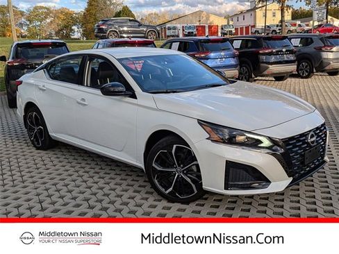 Certified 2024 Nissan Altima 2.5 SR image 1