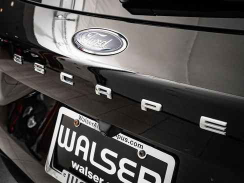 Used 2024 Ford Escape SE w/ Class II Trailer Tow Package image 9