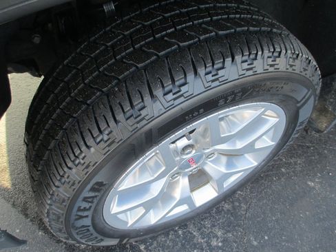 Used 2018 GMC Sierra 1500 SLT w/ SLT Premium Package image 13