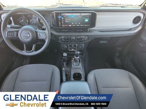 Used 2024 Jeep Wrangler Unlimited AWD/4WD image 22