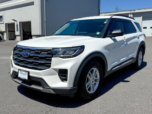 Used 2025 Ford Explorer Active AWD/4WD image 3
