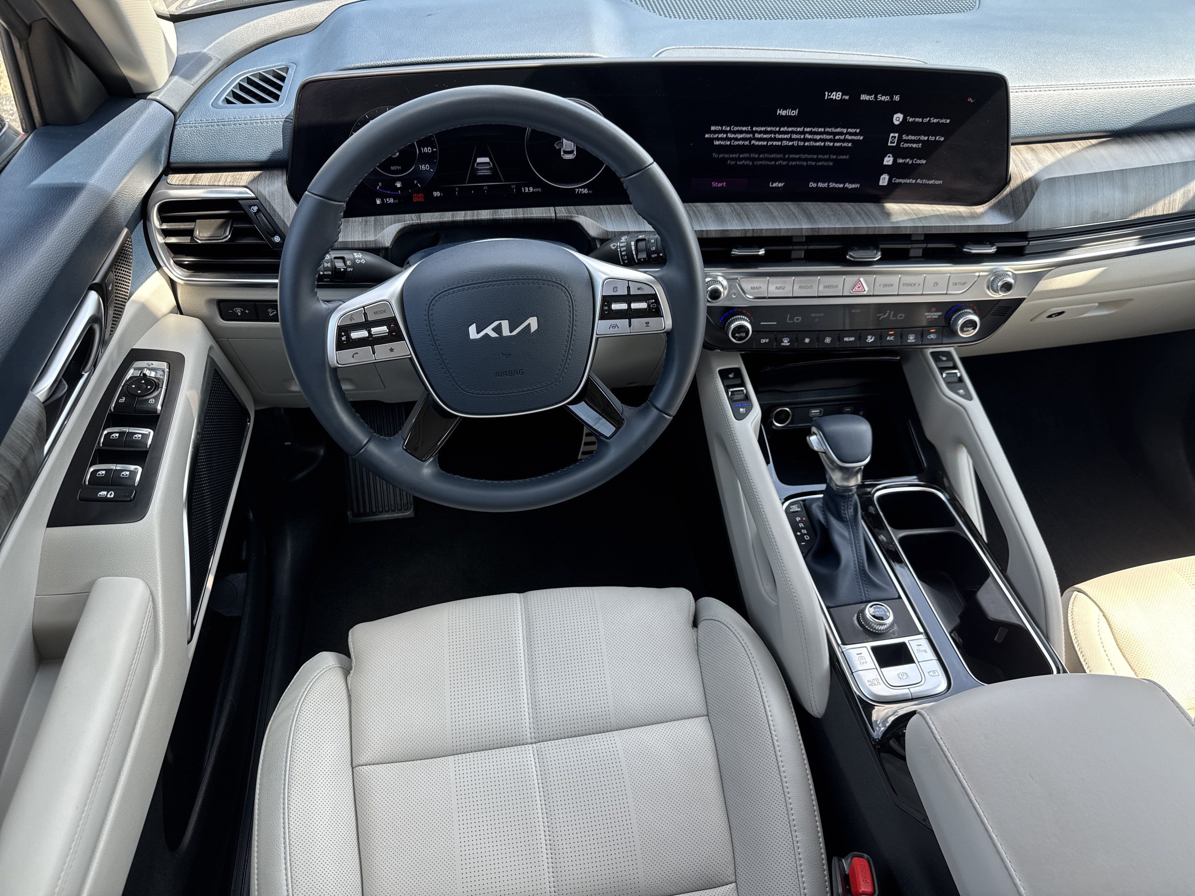 Used 2025 Kia Telluride SX w/ SX Captain's Chair Package FWD image 7