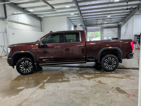 Used 2024 GMC Sierra 2500 Denali Ultimate AWD/4WD image 5