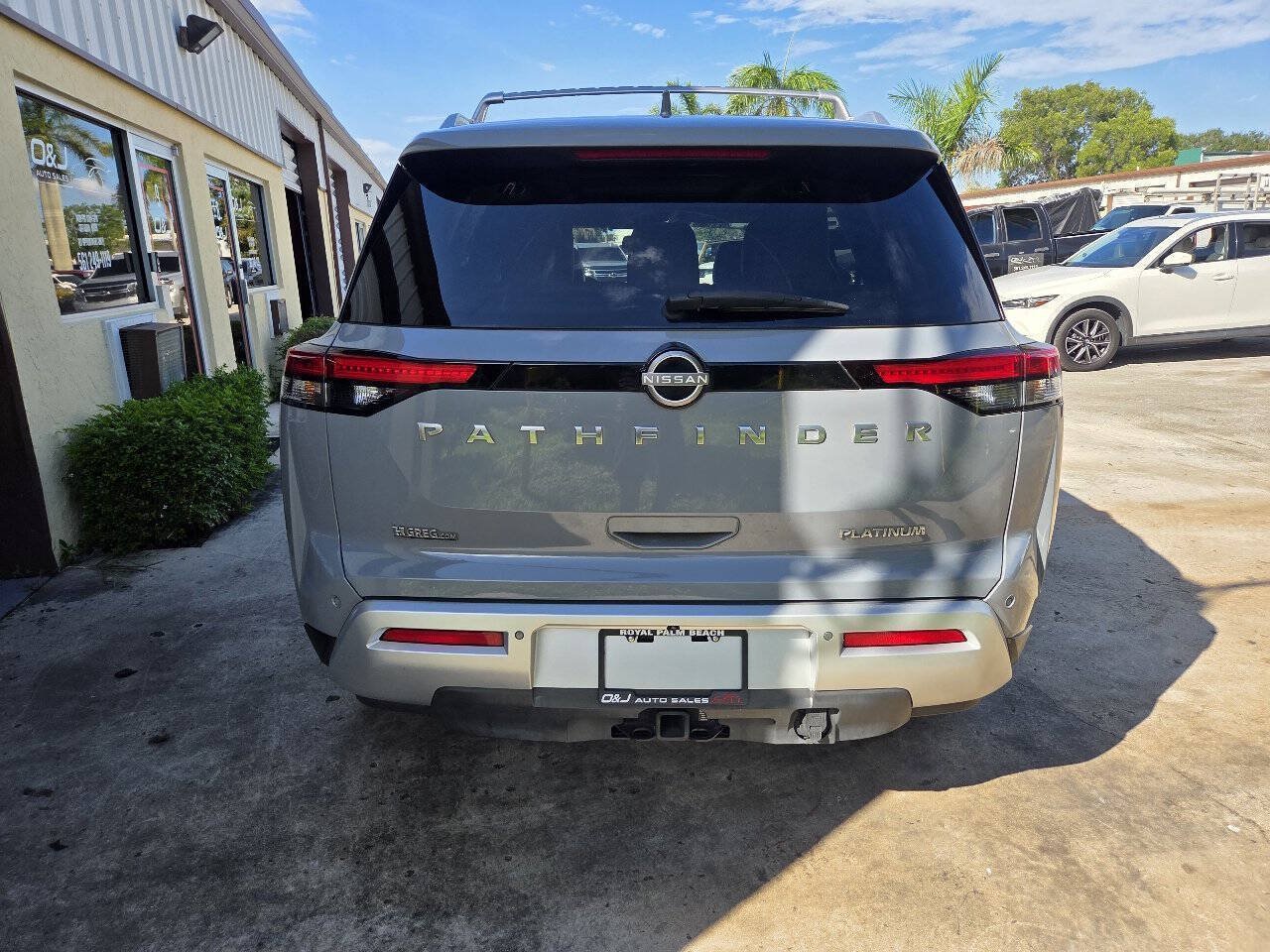 Used 2022 Nissan Pathfinder Platinum w/ Cargo Package FWD image 6