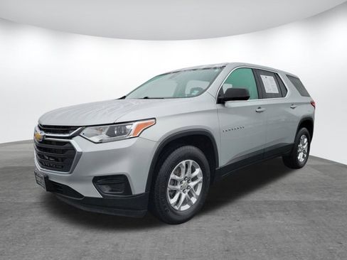 Used 2020 Chevrolet Traverse LS image 3
