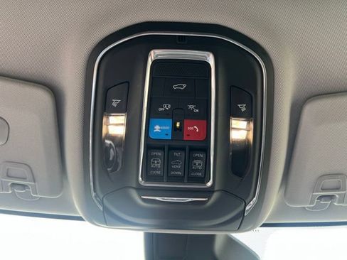 Used 2023 Jeep Grand Cherokee L Limited AWD/4WD image 35