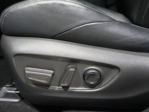 Certified 2021 Toyota Venza Limited image 12