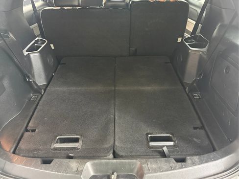 Used 2017 Ford Explorer XLT w/ XLT Technology Feature Bundle image 16