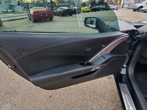 Used 2019 Chevrolet Corvette Stingray Coupe w/ 1LT image 12