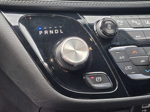 Used 2019 Chrysler Pacifica Limited w/ Advanced Safetytec Group FWD image 41