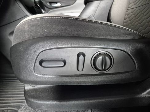 Used 2020 Chevrolet Equinox LS w/ LS Convenience Package FWD image 16