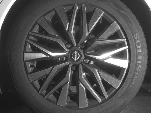 Used 2025 Nissan Altima 2.5 SV image 14