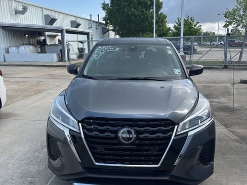 Used 2024 Nissan Kicks S image 2